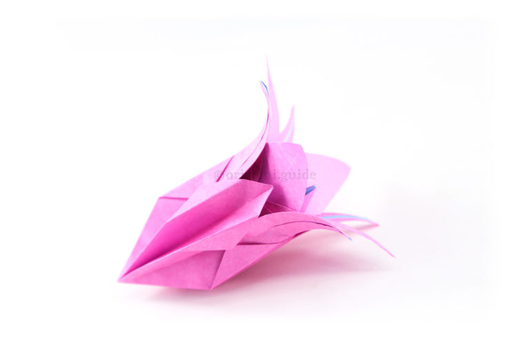 This larger flower could be the centrepiece of your origami paper flower bouquet.